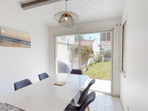 Villa confortable avec piscine, proche plage, 3 chambres, grand séjour, patio, WIFI, équipement complet - FR-1-413-87