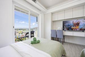 Express Condotel 731,3 Minutes to Airport,Mall, with Gym & Pool,Fast Wi-fi,Free Netflix