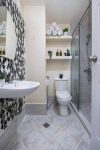 Express Condotel 731,3 Minutes to Airport,Mall, with Gym & Pool,Fast Wi-fi,Free Netflix