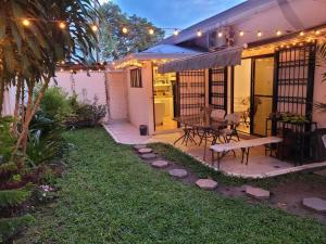 Jays Cottage house (Timog)