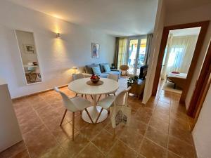Apartament reformat, Wi Fi, parking, piscina, AC