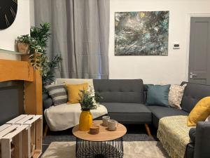 Spacious 3BR Home, Contractor-Friendly, Fast M42-M5 Links, Near Pubs