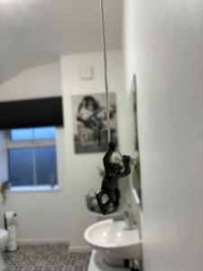 Spacious 3BR Home, Contractor-Friendly, Fast M42-M5 Links, Near Pubs