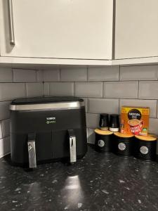 Spacious 3BR Home, Contractor-Friendly, Fast M42-M5 Links, Near Pubs