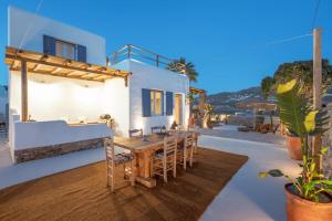 Villa Palm- SeaView-Hot Tub-200m from Ftelia beach