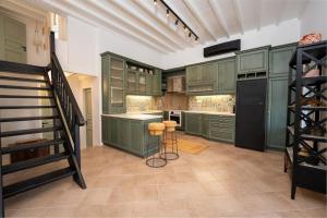 Villa Palm- SeaView-Hot Tub-200m from Ftelia beach