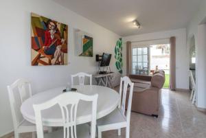Corralejo Beach Villa with Private Pool, BBQ, Wifi at Galera Beach