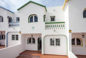 Corralejo Beach Villa with Private Pool, BBQ, Wifi at Galera Beach