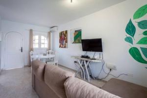 Corralejo Beach Villa with Private Pool, BBQ, Wifi at Galera Beach