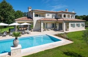 Beautiful Villa Nevia with private pool 