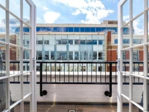 3 bedroom penthouse with balcony