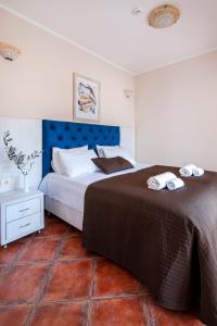 One-Bedroom Apartment with Balcony and City View room in Mila & Aleksandr Apartments