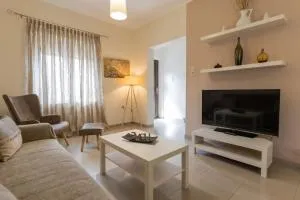 Σπίτι με αυλή στη Ναύπακτο - Malámata