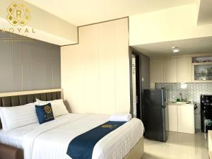 Royal Suites Studio 25th Floor - Citra Plaza Nagoya Apartment