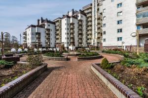 Gocław Retreat with Balcony - River & Park Nearby - by Rentujemy