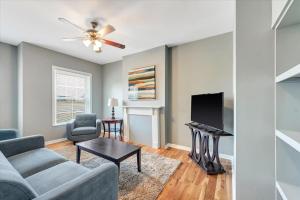 Historic St Louis Community living with 4 queen beds