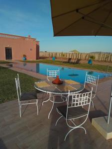 Family villa with swimming pool and a wonderful mountain view Family Only