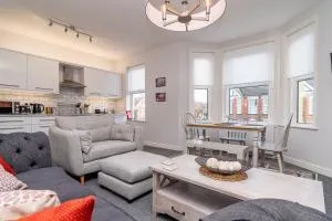 Little Boat: A Modern Beachside Flat - Holdenhurst