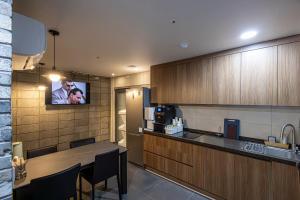 Tầng Hầm 2 Giường Đơn - Phòng Tắm Và Nhà Vệ Sinh Chung (Basement Floor Twin - Shared Shower Room and Restroom)