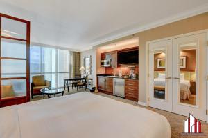 MGM Signature-28-719 Strip View Jacuzzi Studio