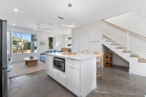 Sunset Cove 2 - Heated Pool - Sea Views - Walkable