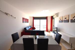 Apartamento con piscina y vistas al mar ref 154