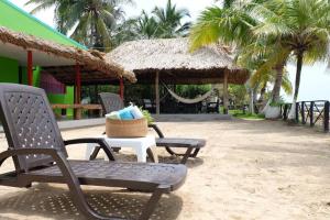 Cabaña en primera línea de playa en San Antero con Aire AC y 5 habitaciones