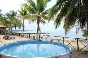 Cabaña en primera línea de playa en San Antero con Aire AC y 5 habitaciones