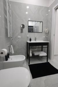 Sun In Naples - Tribunali