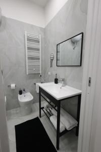 Sun In Naples - Tribunali