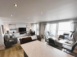 25 Breakwaters - Beach Hut is Included with this Pet Friendly Lux Apartment with Balcony, Stunning Sea Views over to Culver Cliffs & Free Parking