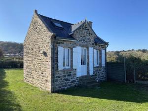Villas 491 - Maison unique, les pieds dans l'eau, le long de la plage de Saint-Pabu : photos des chambres