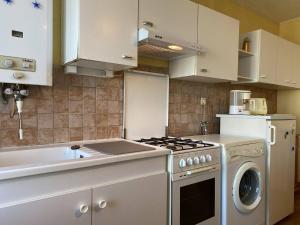 Villas 491 - Maison unique, les pieds dans l'eau, le long de la plage de Saint-Pabu : photos des chambres