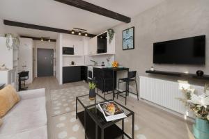 Modern Studio Wróblewskiego with Balcony and Free Parking by Renters