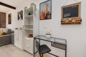 Modern Studio Wróblewskiego with Balcony and Free Parking by Renters