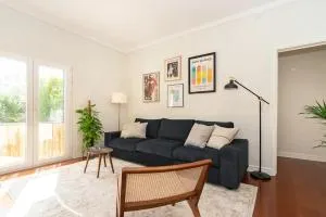 WHome Coastal Comfort: Apartment Retreat by the Sea - São João do Estoril