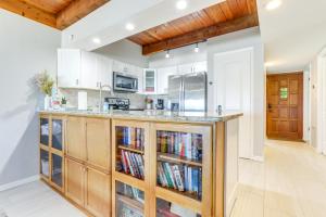 Walk to Dining Beachfront Indian Shores Condo