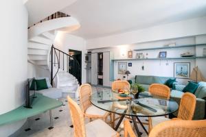 Cinema House by PortofinoHomes