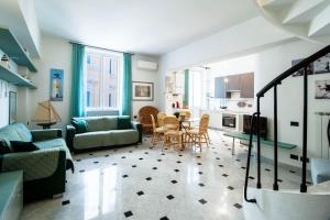 Cinema House by PortofinoHomes