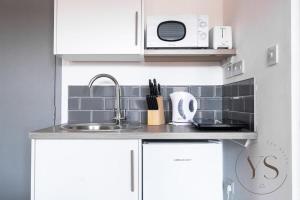 Bright 2D Studio in Longton Near Alton Towers with Smart TV and Self Check-In