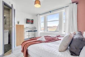 Bright 2D Studio in Longton Near Alton Towers with Smart TV and Self Check-In