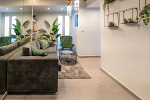 Unique Central Lee Pham Apartment