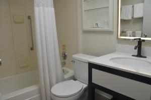 Standard King Room - Non-Smoking  room in Quality Inn Perrysburg