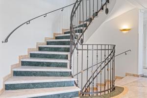 CLS Moderne City-Wohnung Hamburg Tiefgarage, Klimaanlage, 65 Zoll Smart-TV, E-Laden, Balkon, Parken, Nespresso Maschine inklusive Kapseln, Blick über Hamburg, Cafe im Haus, Bus gegenüber, Flex Check In