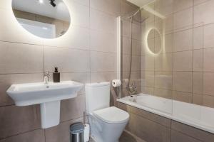Casa Rosa - Prime Location with Pool and Parking