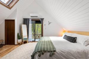 The Blue Forest Chalet - Kayak, Hike, Hot Tub