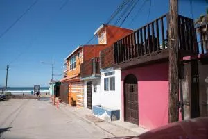 Be steps away from the beach - Downtown Rosarito - 罗萨里托