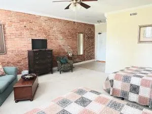 Eagles Nest Inn - Barry