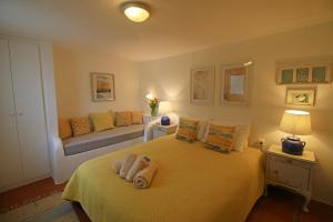Studio with Garden View room in Captain's