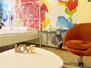 35 Cozy Central 1 Bedroom Apartment with Balcony